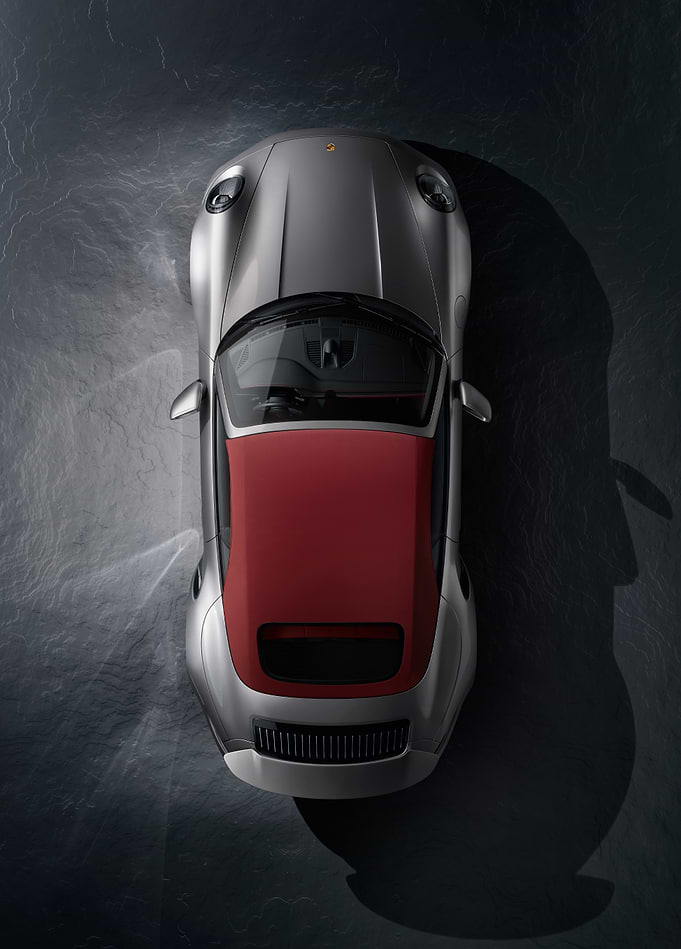 Элегантный Porsche 911 в эффектном виде сверху
