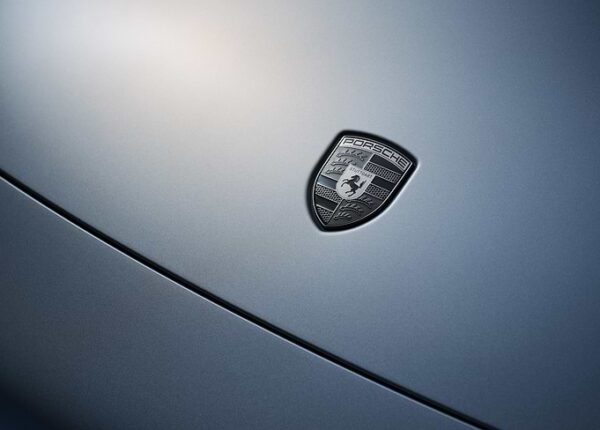 Эмблема Porsche: точность и мощность