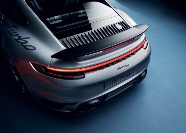 Porsche 911 Turbo: элегантный вид сзади