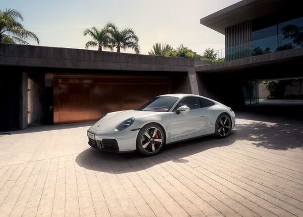 Porsche 911: современный роскошный драйв